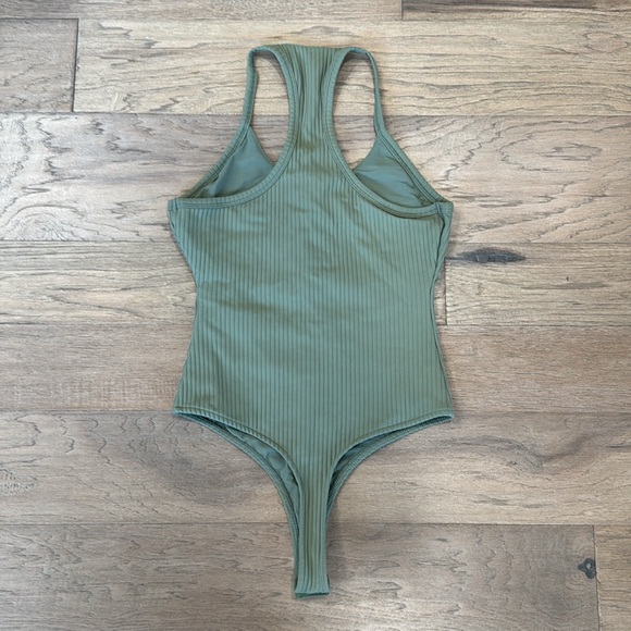 Victoria's Secret XS Victoria Sport Racerback Spaghetti Strap Green Bodysuit - Picture 5 of 8